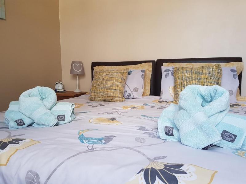 One-Bedroom Apartment image 4