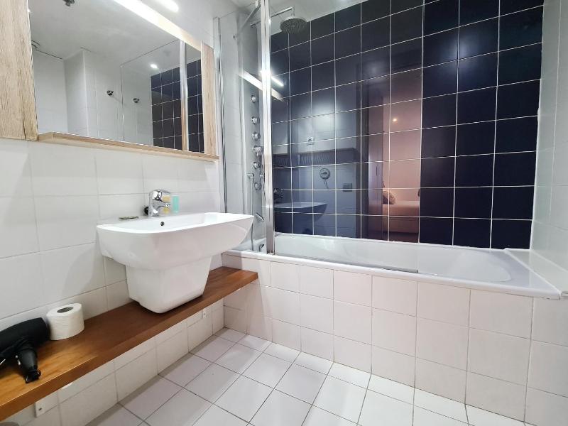 One-Bedroom Apartment with Terrace image 3