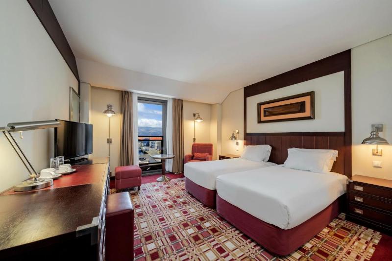 Standard Double or Twin Room with Pico Mountain View image 3