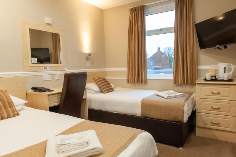 Twin Room image 2