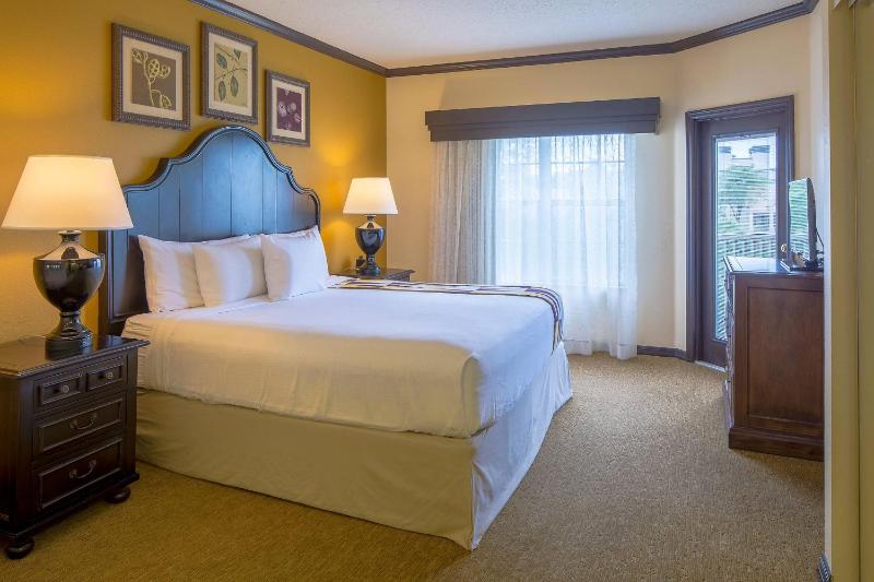 Deluxe Suite image 2