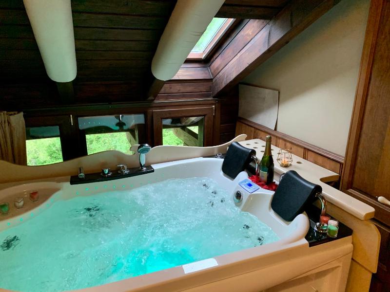 Double Room with Whirlpool image 3