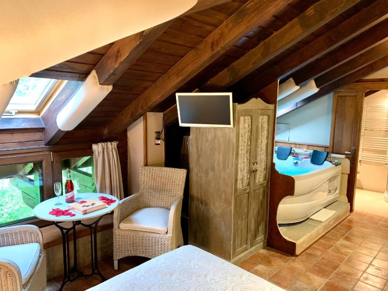 Double Room with Whirlpool image 4