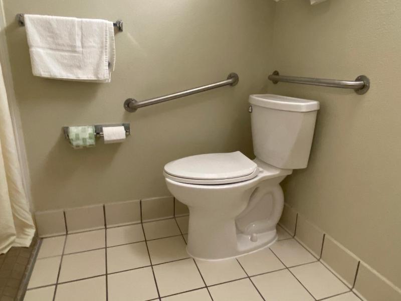 Queen Room with Two Queen Beds and Accessible Tub - Accessible/Non-Smoking image 2