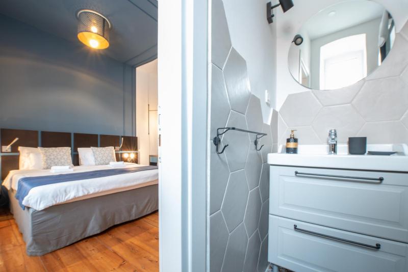 Small Double Room image 3