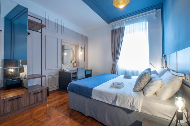 Small Double Room image 1