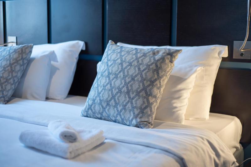 Deluxe King Room image 2