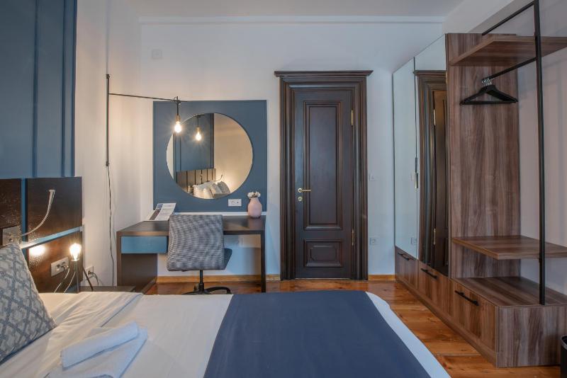 Small Double Room image 4