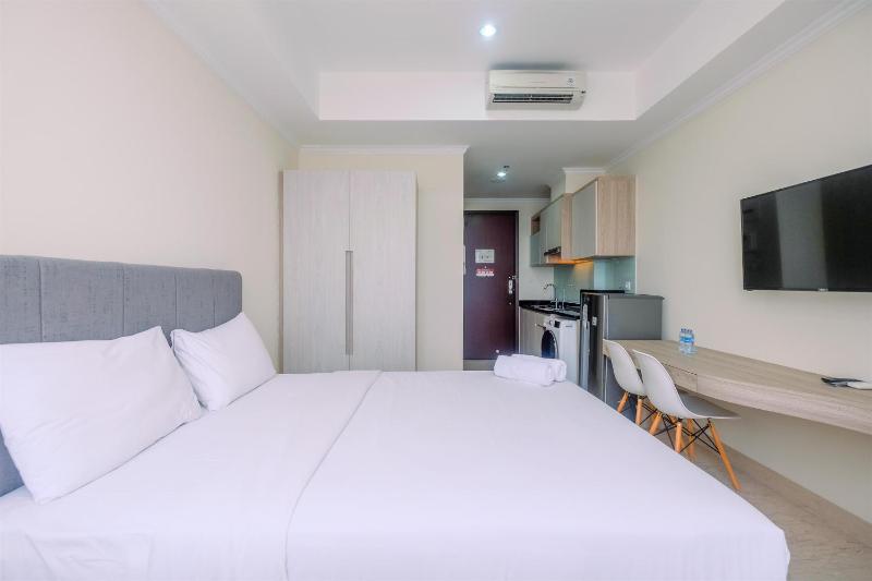 Warm and Cozy Studio Room at Menteng Park Apartment By Travelio - image 15