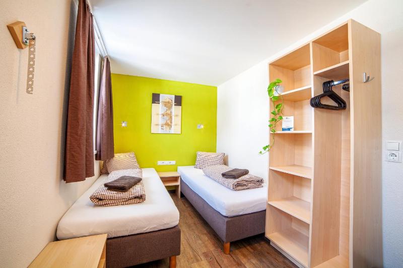 Quadruple Room with Shared Bathroom image 3