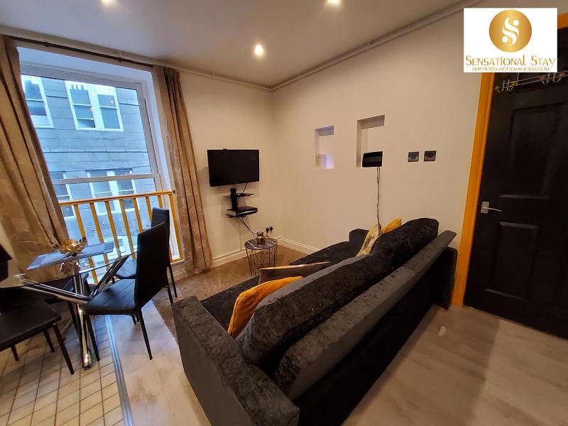 One-Bedroom Apartment image 2