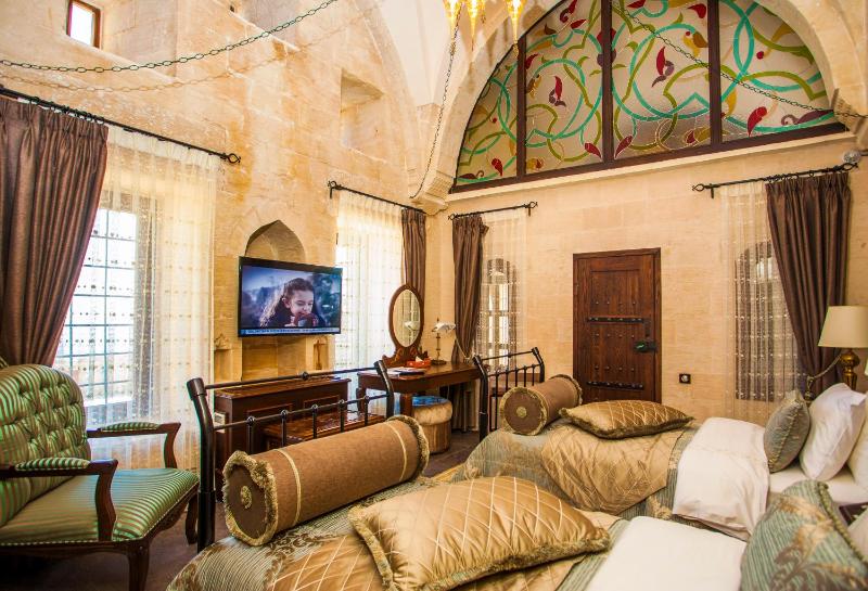 Deluxe Double or Twin Room image 1