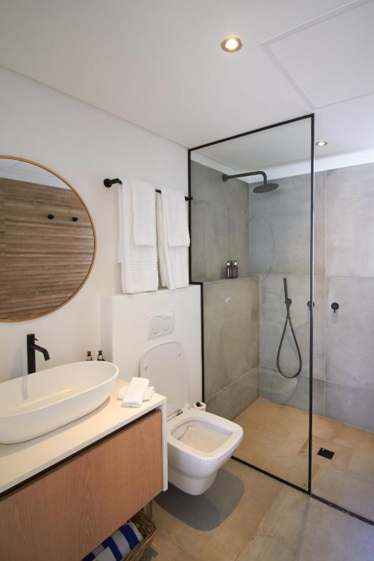 Central Beach Villas - image 8