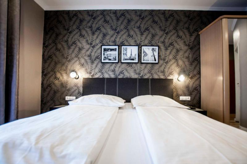 Double Room image 2