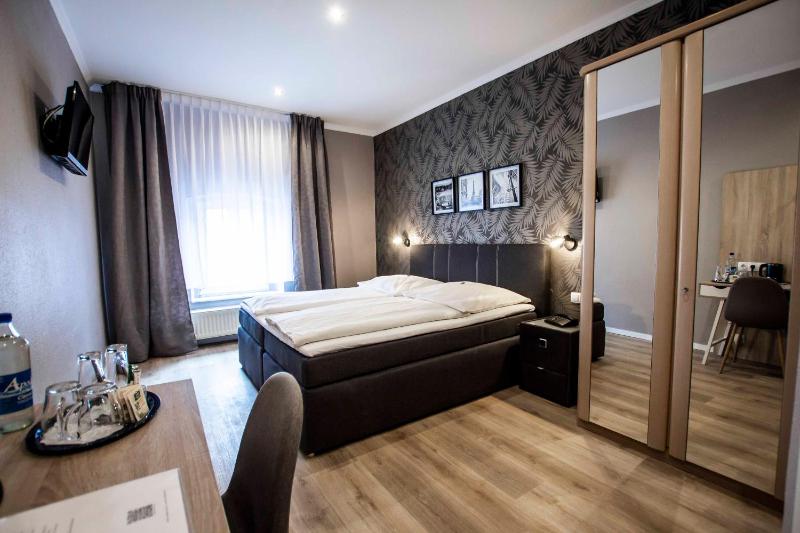 Double Room image 1