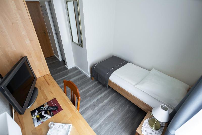 Single Room image 4