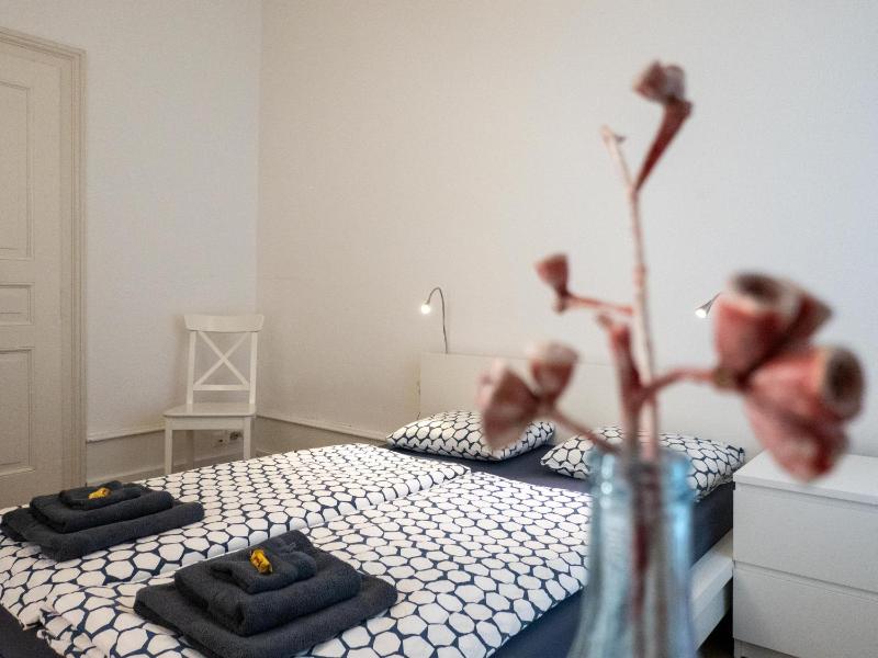 One-Bedroom Apartment image 3