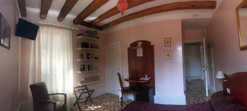 Double or Twin Room with Private Bathroom image 3
