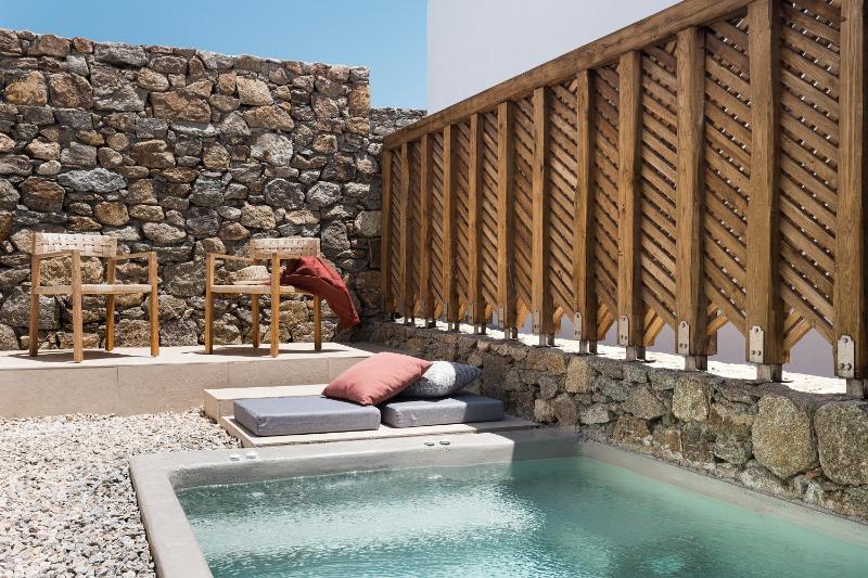 Junior Suite with hot tub and Sea View image 2