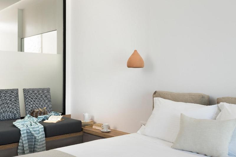 Junior Suite with Private Pool and  Sea View image 3