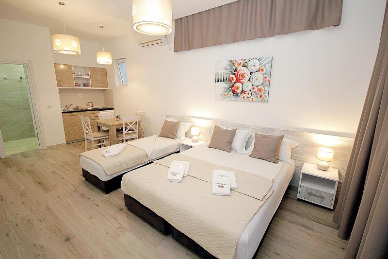 Studio (3 Adults) image 3