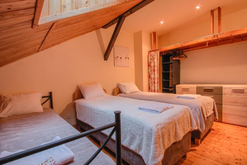 Quadruple Room with Fireplace image 2