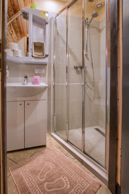 Quadruple Room with Private Bathroom image 2