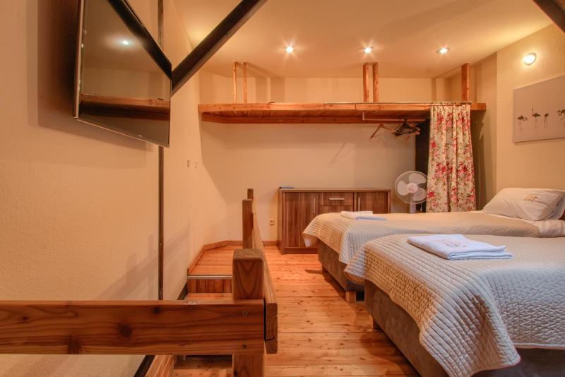 Quadruple Room with Private Bathroom image 3