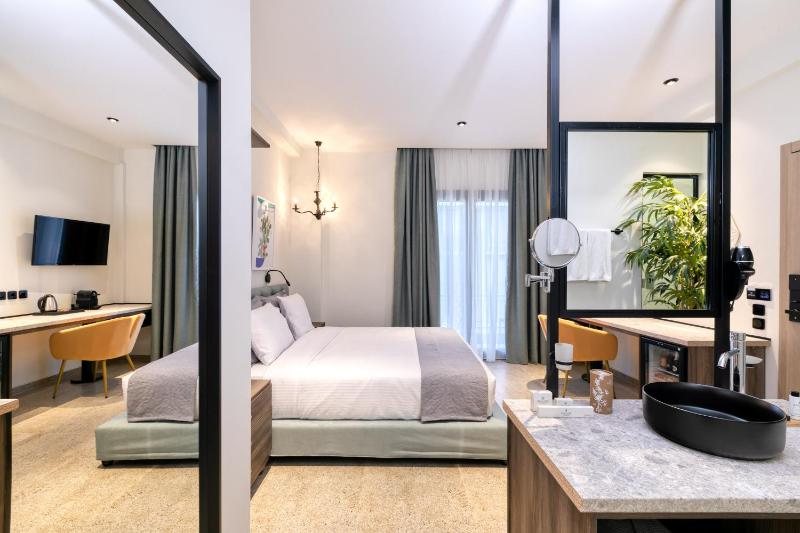 Standard Double Room image 2