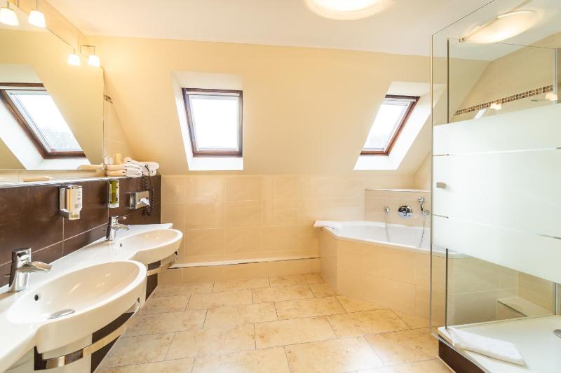 Junior Suite with Sea View image 4