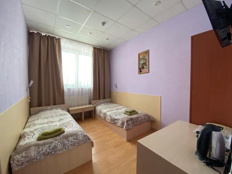 Twin Room with Bathroom image 3