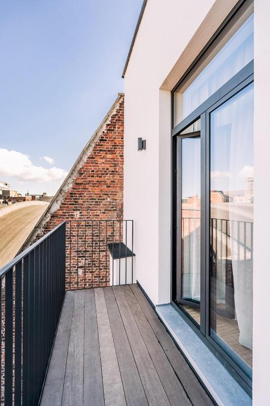 One-Bedroom Apartment with Balcony image 3