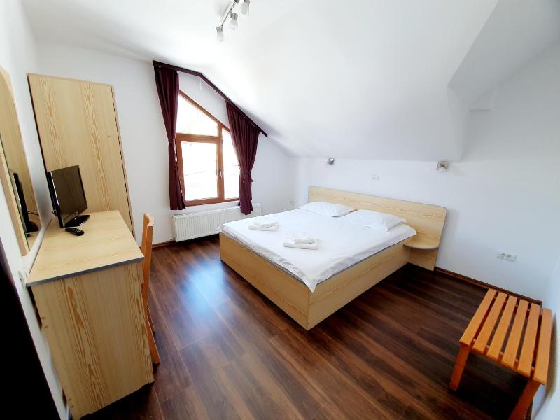 Deluxe Double Room image 3