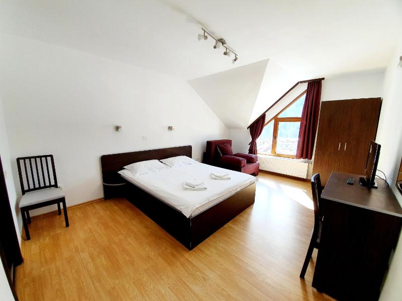 Deluxe Double Room image 2