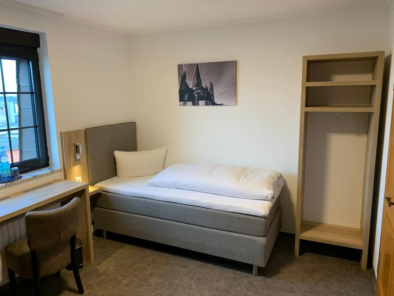 Standard Single Room image 3