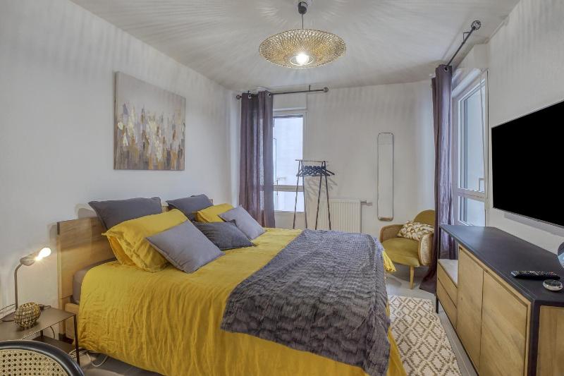 Apartment with Balcony image 4