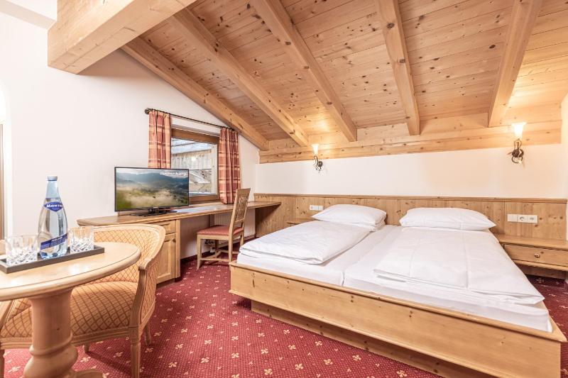 Double Room Economy image 2