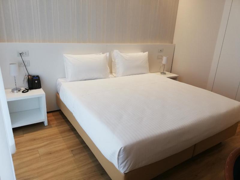 Double Room - Disability Access image 4
