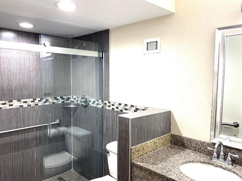 Rodeway Inn & Suites Fort Lauderdale Airport & Cruise Port - image 32