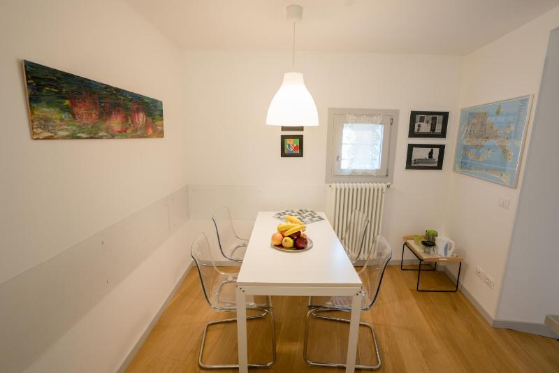 One-Bedroom Apartment image 4