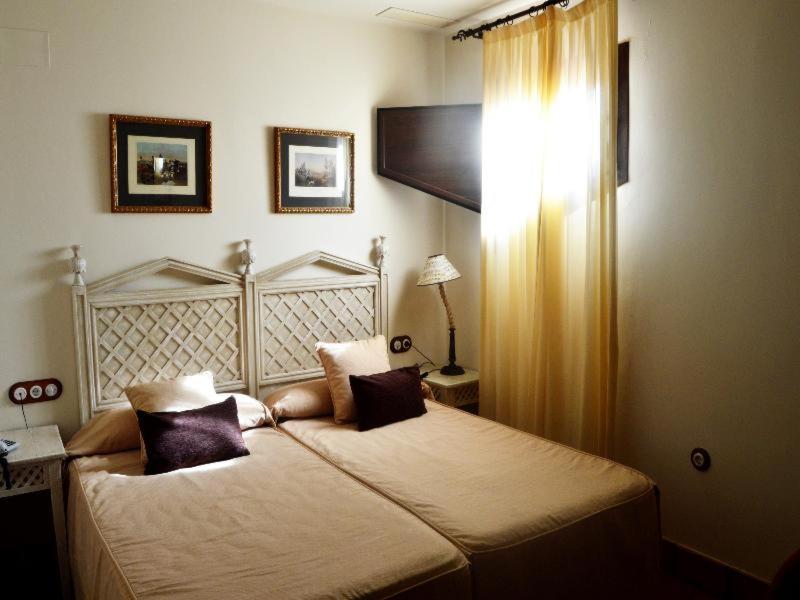 Room #9759315 image 1