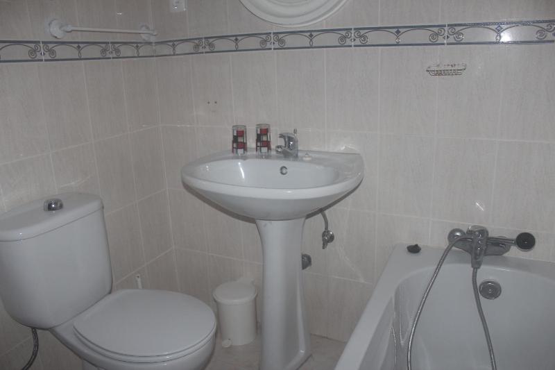 Twin Room with Balcony image 3