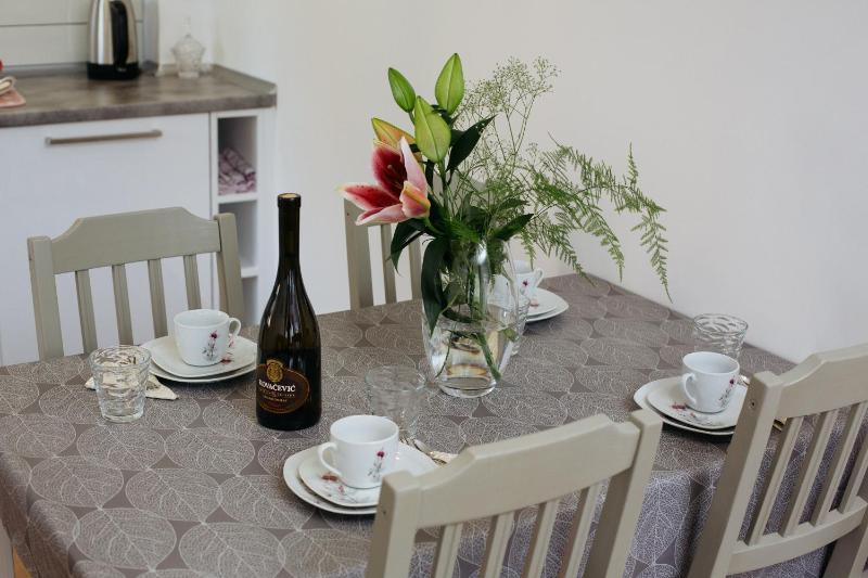 One-Bedroom Apartment image 4