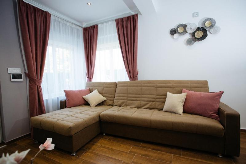 One-Bedroom Apartment image 2