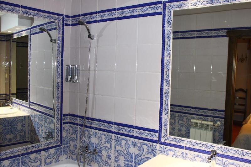 Double or Twin Room image 2