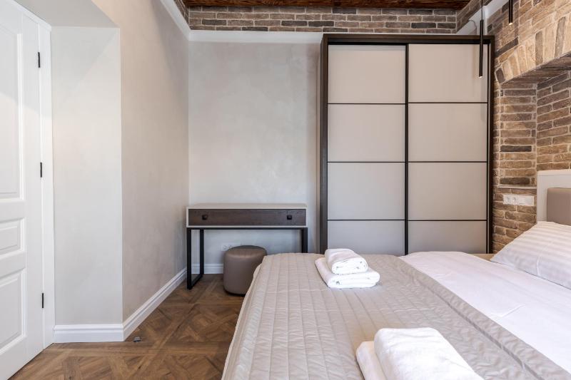 One-Bedroom Apartment image 3