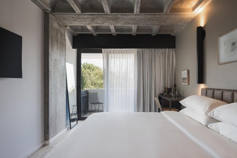 Bellwort Hotel - image 11