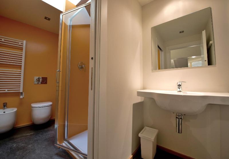 One-Bedroom Apartment image 2