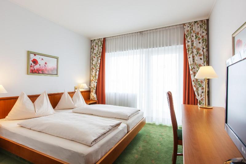 Double Room image 1