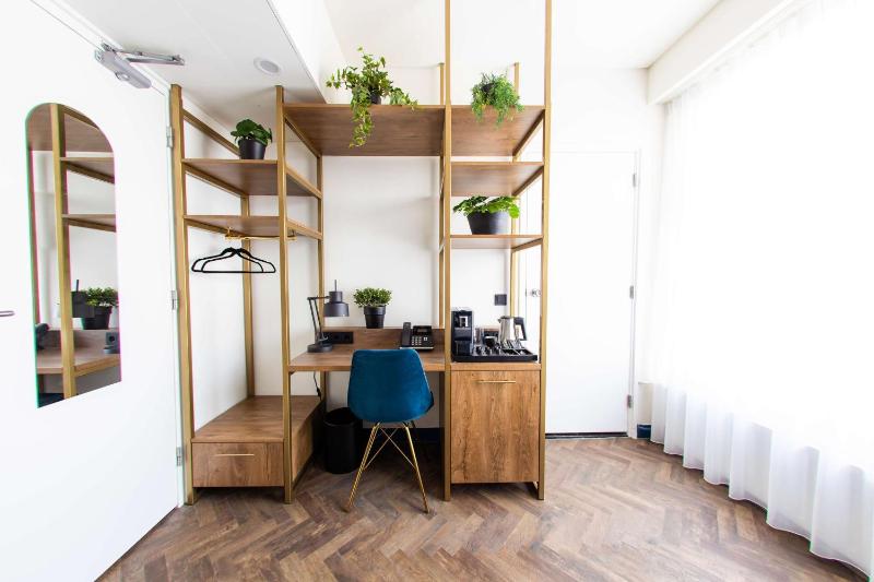 Classic Single Room with City Spa Access image 3